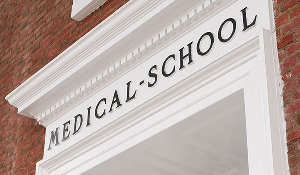 Comparing Caribbean Medical Schools: What to Look For
